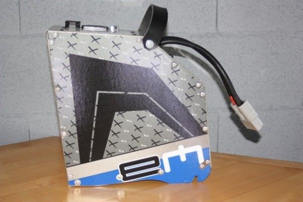 Der kundespezifische Lithium-Polymer-Akkupack sitzt in einem Aluminiumgehäuse (Bild: Electric Motion)
