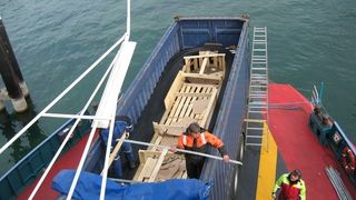 Am laufenden Meter: In einem Stück wurde das Nexans-LWL-Seekabel gefertigt und geliefert. Es wiegt insgesamt etwa 30 Tonnen und musste in einem gigantischen Container, in mehreren Lagen aufgewickelt transportiert werden. Der Verzicht auf Spleißstellen reduziert das Risiko von Schäden und sorgt für eine optimale Datenübertragung. (Archiv: Vogel Business Media)