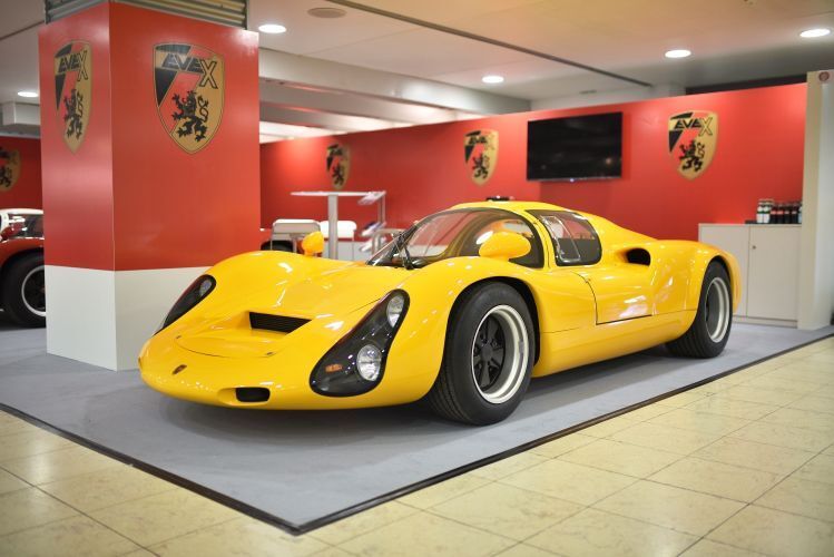 Kreisel Evex 910e: Der Elektromobilitäts-Spezialist Kreisel hat einen EVEX-Porsche 910 vollständig zum elektrischen Supersportwagen umgerüstet. Der Kreisel EVEX 910e schafft mehr als 300 Kilometer pro Stunde, beschleunigt in 2,5 Sekunden von 0 auf 100 und verfügt im Gegensatz zum historischen Original von Porsche über eine Straßenzulassung (H-Kennzeichen). (Kreisel Electric GmbH - Peter Scherb)