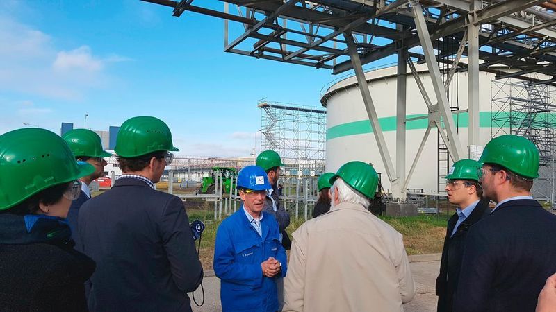 Werksbesichtigung bei Akzo Nobel mit Werksleiter Stefan Keuerauf. (Annekatrin Lacroix/CPG)