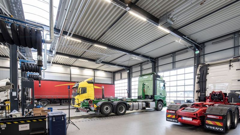 Der Werkstattbereich für Lkw und Nutzfahrzeuge umfasst 990 Quadratmeter. (Bild: Borgers)