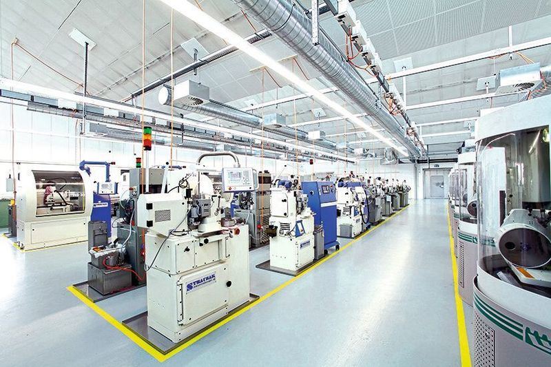 Den gut gerüsteten Maschinenpark hält Rolla Microgear ständig auf dem neuesten technischen Stand, was letztlich die Grundlage bildet, um die kleinen Bauteile aus Messing, gehärtetem Stahl oder auch Inox mit maximaler Präzision und Wiederholgenauigkeit herzustellen.  (Faulhaber)