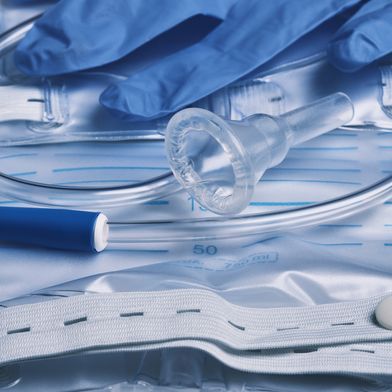 Silicones have a wide range of applications in the medical field. In implants, for example, they are used for seals, membranes, and catheters. (Bild: © Alex – stock.adobe.com)