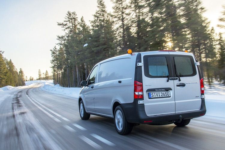 Mercedes hat mit dem neuen Vito 4x4 vor allem Gewerbetreibende und Handwerker im Visier, die oft bei Eis und Schnee oder auf Baustellenstraßen unterwegs sein müssen. (Foto: Daimler)