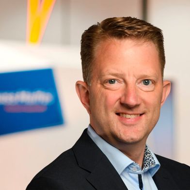 Ralf Benack wird den Chefsessel von Krauss-Maffei Extrusion (KME) Ende August auf eingen Wunsch räumen. Seinen Platz wird der chinesische Kollege Xinting Ren einnehemen ... (Bild: Krauss-Maffei Group)
