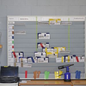 Der Prozess funktioniert weitestgehend papierlos. Nur für die Werkstatt wird noch eine klassische Auftragsmappe vorbereitet.(Bild:  Schreiner – »kfz-betrieb«)