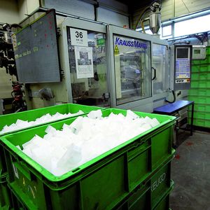 Bild 2: Dlog-Terminals übernehmen Steuerungssignale von Siemens-SPS und anderen Steuerungsrechnern. Dabei sind bis zu zwölf Maschinen an ein Terminal angeschlossen. Bild: Dlog