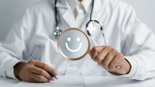 Umfragen im Gesundheitswesen stellen einen wichtigen Rückkanal zu den Leistungserbringern dar und helfen Versorgungsengpässe zu identifizieren und diese in letzter Instanz zu beseitigen. (© Kiattisak - stock.adobe.com)