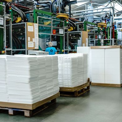 Webox-Produktion: Das neue Verpackungssystem dient insbesondere zum Frischhalten von Produkten der temperaturgeführten Lebensmittellogistik. (Bild: michal zdanowicz)