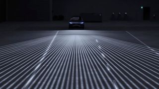 Forvia Hella will sich in Zukunft am Standort Lippstadt auf die Fertigung von Scheinwerfern fokussieren. (Bild: Hella)