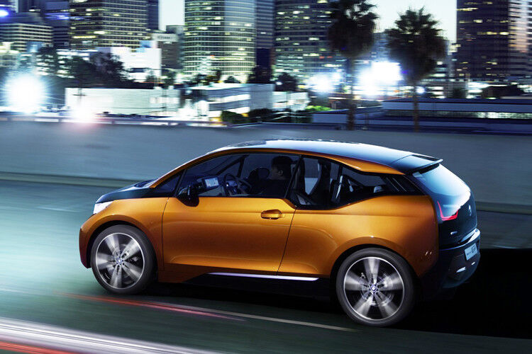 Das elektrisch betriebene BMW i3 Concept Coupé feiert auf der Los Angeles Auto Show seine offizielle Weltpremiere. (Foto: BMW)