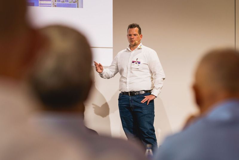 Impressionen vom 24. Würzburger EMS-Tag: Im Mittelpunkt standen aktuelle Branchenthemen, praxisnahe Impulse und insbesondere der persönliche Austausch innerhalb der EMS-Community. (Bild: Stefan Bausewein)