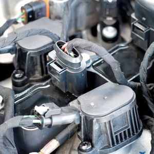 Nicht nur Bipolarplatten, auch etwa die Metallteile von Automotive-Steckern kommen für die Fertigung per Hohlprägewalzen infrage.(Bild:  Fraunhofer IWU)