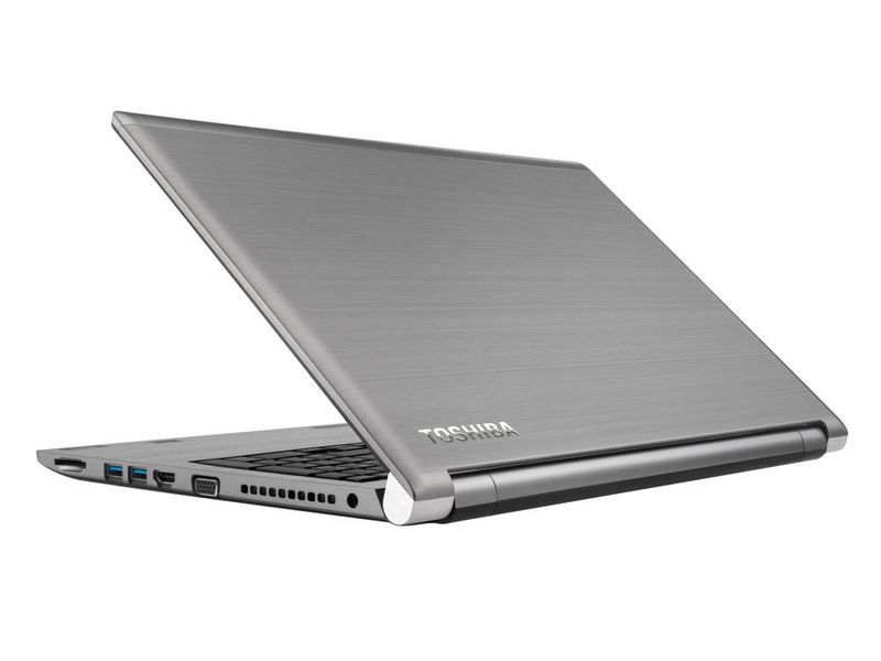 Das Tecra A50 ist in ein silbernes Gehäuse mit Hairline-Optik gekleidet. (Bild: Toshiba)