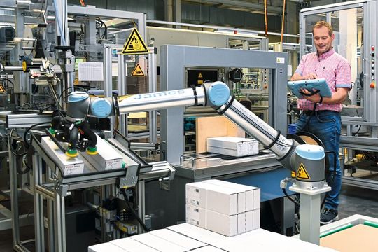 Kollaborative Roboter (Cobots): die Stärken liegen in der Flexibilität und Nutzerfreundlichkeit, sie sind auch ohne Vorkenntnisse programmierbar eignen sich besonders für den Einsatz in KMUs.(Bild:  Hensel)