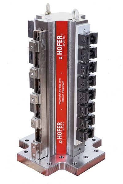 Spannturm mit Mehrfachspannsystem und Zentrischspanner. (Bild: Hofer Technics AG)