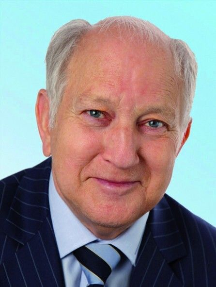 Bild 5: Berndt Zingrebe, geschäftsführender Gesellschafter bei SILL OPTICS, weiß, „durch den Einsatz neuer Materialien mit speziellen Eigenschaften, welche sich zum Teil nur noch im ultravioletten oder infraroten und nahinfraroten Lichtspektrum sinnvoll prüfen lassen, gibt es in der Entwicklung von Spezialobjektiven noch viele Möglichkeiten.“ (Bild: SILL OPTICS)