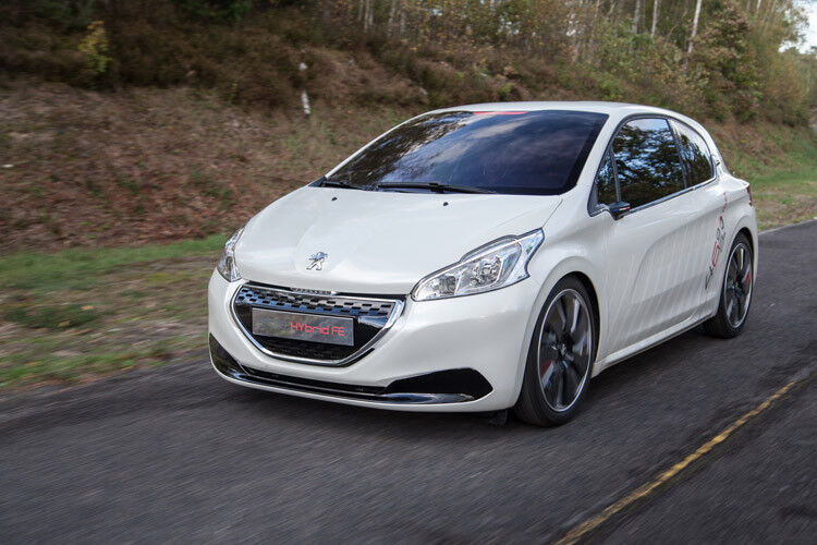 Der Peugeot 208 FE Hybrid benötigt nur knapp zwei Liter auf 100 Kilometern. (Foto: Peugeot)