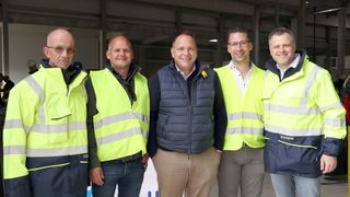 Mit einem Richtfest in Schwerin hat Vink Chemicals am 22. Mai 2025 die Fertigstellung des Rohbaus am dritten Produktionsstandort in Deutschland gefeiert – im Bild das Management des Unternehmens. (Bild: Vink Chemicals)