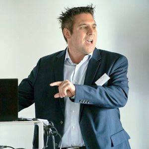 Thomas Seiler, Präsident des Schweizer Service Verbands (SKDV): «Wer KI als Assistenten begreift, kann damit schneller, präziser und effizienter im Service und in der Instandhaltung werden.»(Bild:  www.susanneseiler.ch)