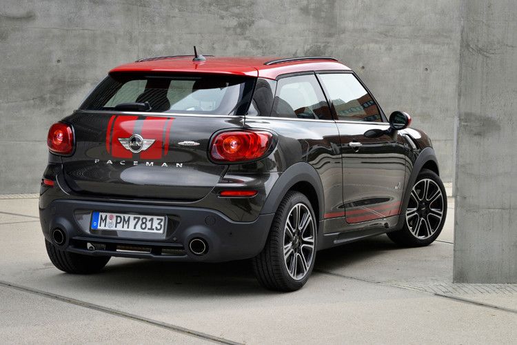 Charakteristisch für den Paceman ist seine nach hinten abfallende Dachlinie. Dennoch sitzen die Fond-Passagiere zumindest bis zu einer Körpergröße von 1,85 Meter recht komfortabel. (Mini)