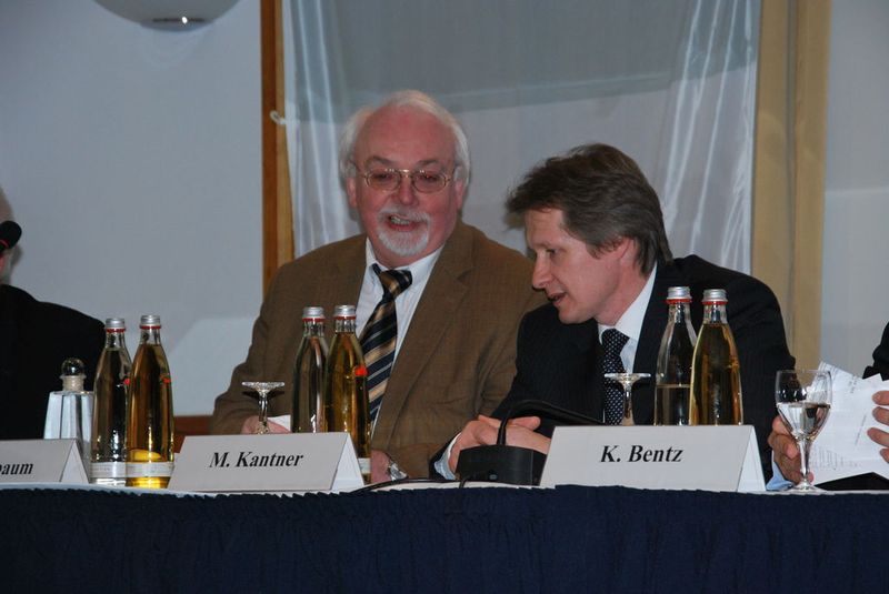 Auf Tuchfühlung: Der neue Vorsitzende des Händlerverbands Wilfried Blöbaum mit Fiat-Deutschland-Chef Manfred Kantner. (Archiv: Vogel Business Media)