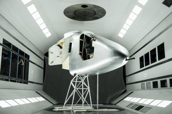 Das Cockpit der SI2 bei Tests im Windkanal (Solar Impulse)