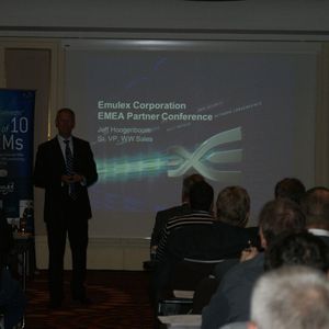 Jeff Hoogenboom, Senior Vice President of Worldwide Sales bei Emulex, hielt die Eröffnungsrede.