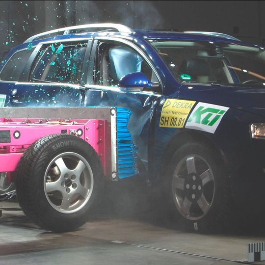 Das KTI hat untersucht, wie sich eine Reparatur, die nicht nach Herstellervorgaben durchgeführt wurde, auf die Crashsicherheit auswirkt.(Bild:  KTI)