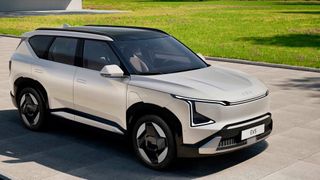 Kia ruft mehrere Tausend Exemplare des EV5 in die Werkstätten. In Deutschland sind 1.550 Fahrzeughalter betroffen. (Bild: Kia)