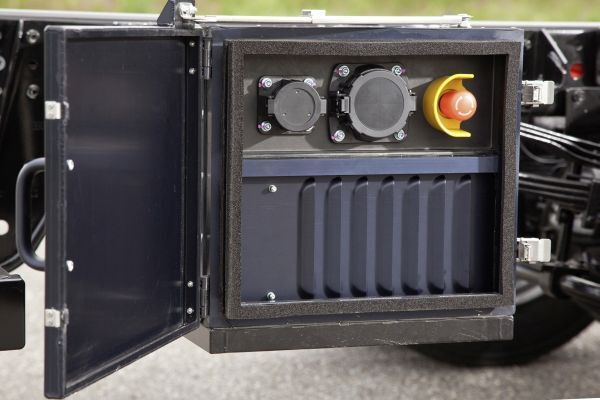 Der Fuso Canter E-Cell: Der erste in einer Kleinserie gefertigte rein elektrisch angetriebene leichte Lastwagen fährt emissionsfrei und nahezu geräuschlos.  (Daimler)