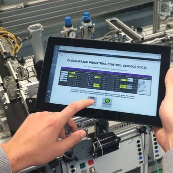 Digitalisierung in der Fertigung – ein Anwendungsfeld des Internets der Dinge: Das Fraunhofer ESK forscht mit Partnern im Bereich industrielle Vernetzung. Ein Beispiel ist das Projekt CICS, bei dem die Produktionssteuerung in der Cloud im Mittelpunkt steht. Digitalisierung in der Fertigung – ein Anwendungsfeld des Internets der Dinge: Das Fraunhofer ESK forscht mit Partnern im Bereich industrielle Vernetzung. Ein Beispiel ist das Projekt CICS, bei dem die Produktionssteuerung in der Cloud im Mittelpunkt steht.
