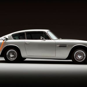 Ein von Lunaz umgebauter DB6 bietet Schnellladetechnik und mit der größten Batterieausbaustufe über 400 Kilometer Reichweite.(Bild:  Lunaz)