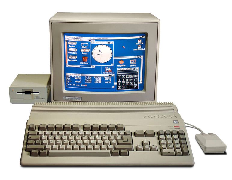 Europäischen Computernutzern ist der Motorola 68000 in erster Linie als Herzstück sogenannter 16-Bit-Heimcomputer wie dem Commodore-Amiga-Rechner vertraut (hier ein Amiga 500 von 1987). (Bild: Amiga500 system / Bill Bertram / CC BY-SA 2.5)