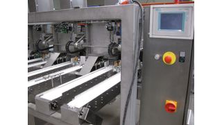 Bild 1: Die Fertigungslinie für Tiefkühllasagne schafft nach der Automatisierung 50 Schalen pro Minute.  (Bild: de Man)