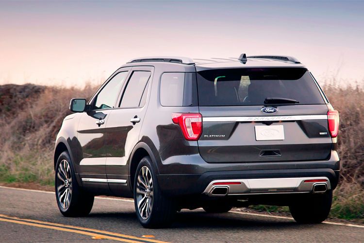 Eine Stärke des Explorer: Platz, viel davon. Als Familienauto ist er somit ideal, wenngleich seine Maße für europäische Innenstädte zumindest herausfordernd wären. (Foto: Ford)