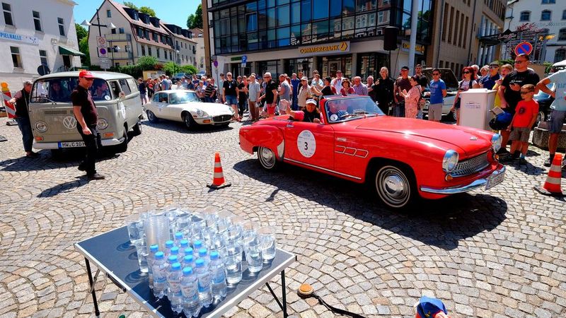 Der Slalom mit dem Wasserbecher in Limbach-Oberfrohna (Bild: Zietz – VCG)