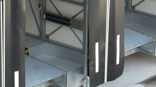 Alle Loadhouses sind Stufenversionen, geeignet für das Andocken mit geschlossenen Lkw-Türen. (Bild: DB Schenker)