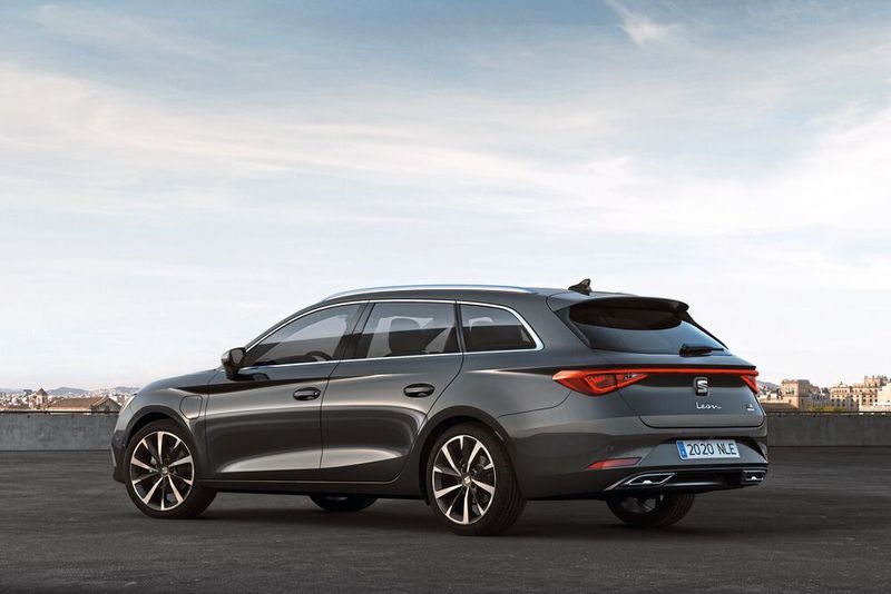 Die Motorenpalette reicht vom Benziner, über den Diesel bis hin zu einem Plug-in-Hybrid und einem Erdgasantrieb. (Seat)