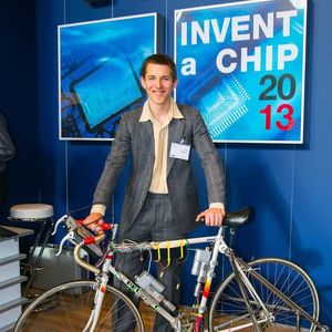 Den 1. Platz bei Invent a Chip konnte Simon Schubotz vom Carl-Fuhlrott-Gymnasium in Wuppertal mit seinem „Fahrrad-Automatik“.