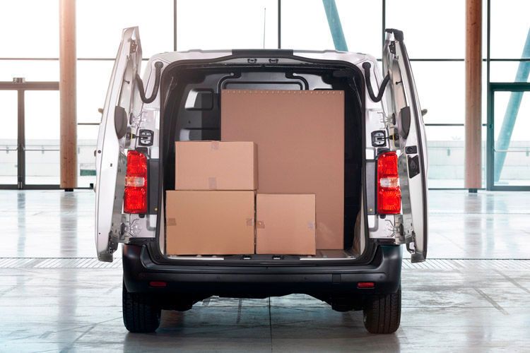 Alle Versionen des neuen Proace sind 2,20 Meter breit und 1,90 Meter hoch. Die Fahrzeuge verfügen über seitliche Schiebetüren und Doppeltüren am Heck. (Foto: Toyota)