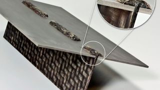Thermisch direktgefügte Überlappverbindung (Hybridverbindung) aus Metallblech und faserverstärktem Thermoplast. (Fraunhofer-IWS)