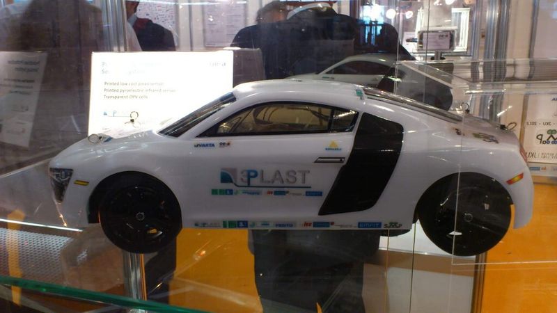 Dieses Modellauto ist mit gedruckten Umgebungssensoren ausgestattet. (Bild: ELEKTRONIKPRAXIS)