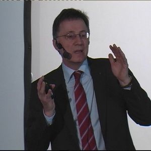 „Um unsere Hirne zu vernetzen brauchen wir Technologie. Immer mehr unserer Arbeit findet im Team statt.“