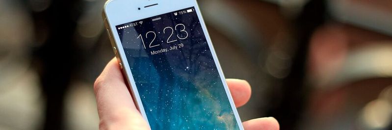 Im additiven Verfahren wird zum Beispiel die Antenne eines Mobiltelefons direkt mit in das Bauteil gedruckt.(Bild:  Gemeinfrei // Pixabay)