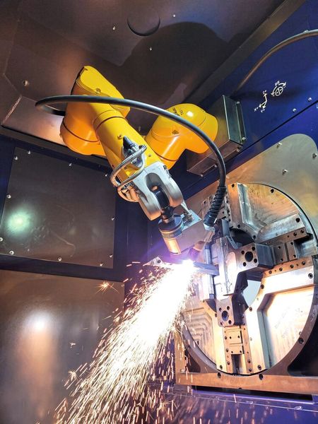 Vom Einzelstück zur Serie: Roboter eignen sich zum 3D-Plasmaschneiden von Rohren und Profilen bei einfacher Programmierung. (Bild: Stäubli)