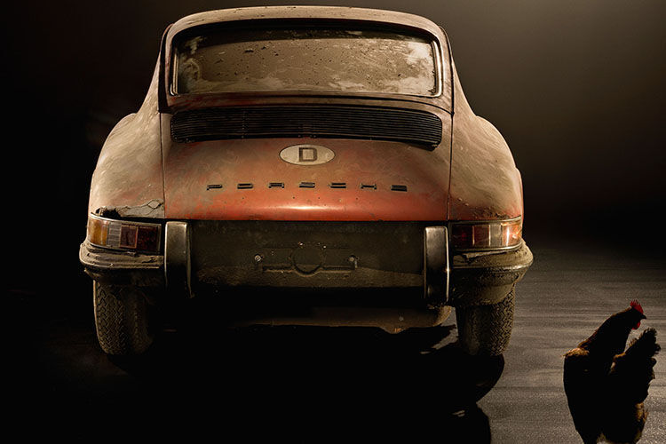 In diesem Zustand hat man den historischen Ur-911 in einer Scheune unter einer zentimeterdicken Staubschicht gefunden. (Bild: Porsche)