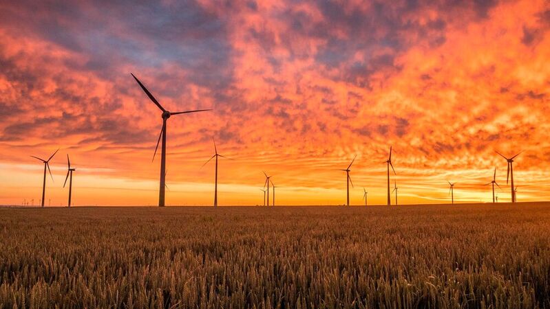 Siemens Energie meldet rote Zahlen. Neben der Umstrukturierung des Russlandgeschäfts ist auch ein knallharter Preiskampf im Windenergiesektor dafür verantwortlich. 