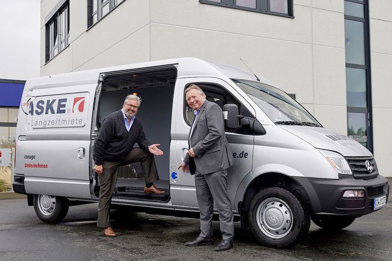 Neue Partner: Pieter Gabriëls, Geschäftsführer Saic Mobility Europa, Andreas Maske, CEO und Geschäftsführer der Maske Fleet GmbH. (SAIC Mobility Europe)
