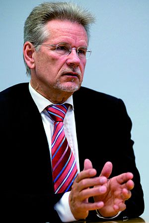 „Viele von uns werden die Folgen der Krise erst 2010 mit voller Härte treffen.“ VDMA-Präsident Dr. Manfred Wittenstein. Bild: Wittenstein (Archiv: Vogel Business Media)